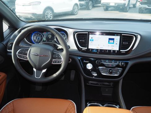 New 2026 Chrysler Pacifica Pinnacle image 24