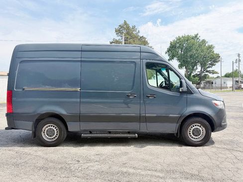 Used 2019 Mercedes-Benz Sprinter 144 image 4