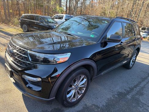 Used 2020 Ford Explorer XLT w/ Equipment Group 202A image 4