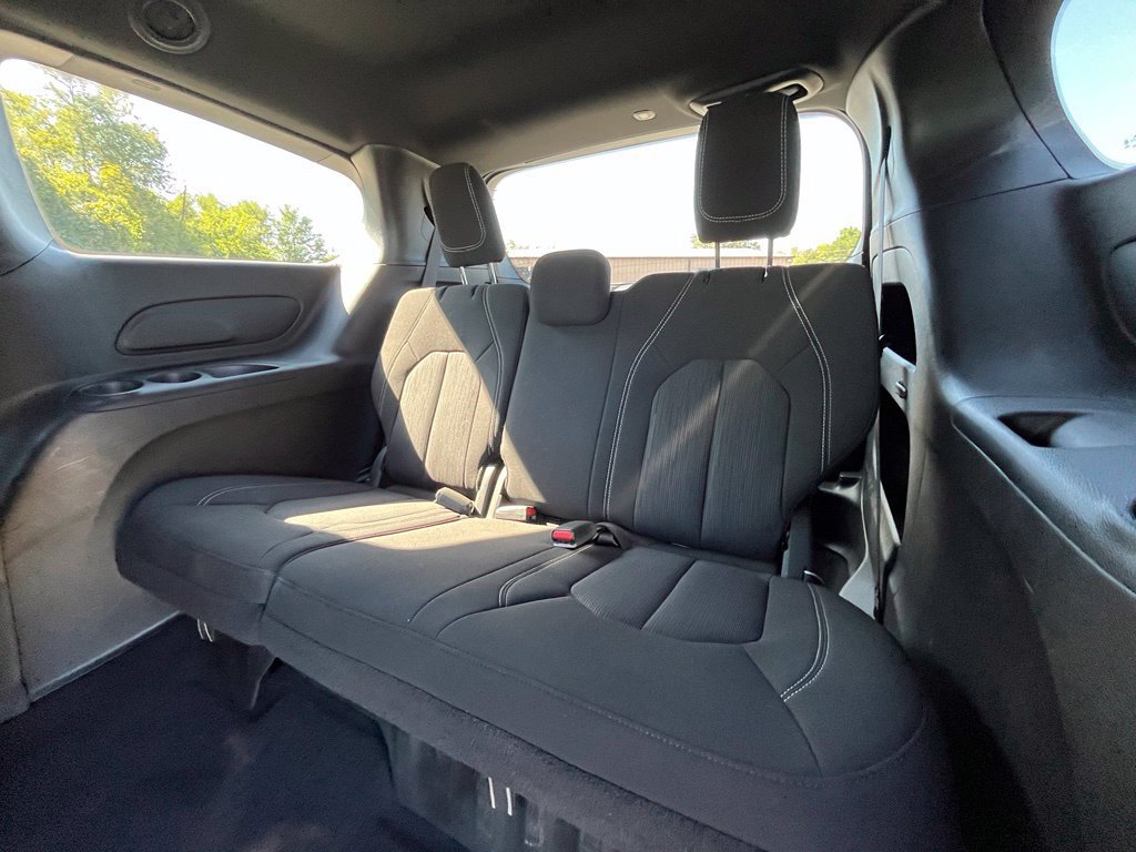 Used 2024 Chrysler Pacifica Touring FWD image 29