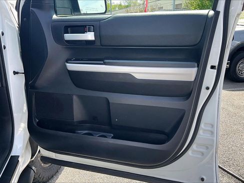 Used 2020 Toyota Tundra SR5 w/ SR5 Convenience Package image 20