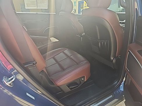 Used 2024 Kia Telluride SX image 11