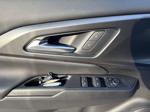 New 2026 Chevrolet Equinox EV LT image 13