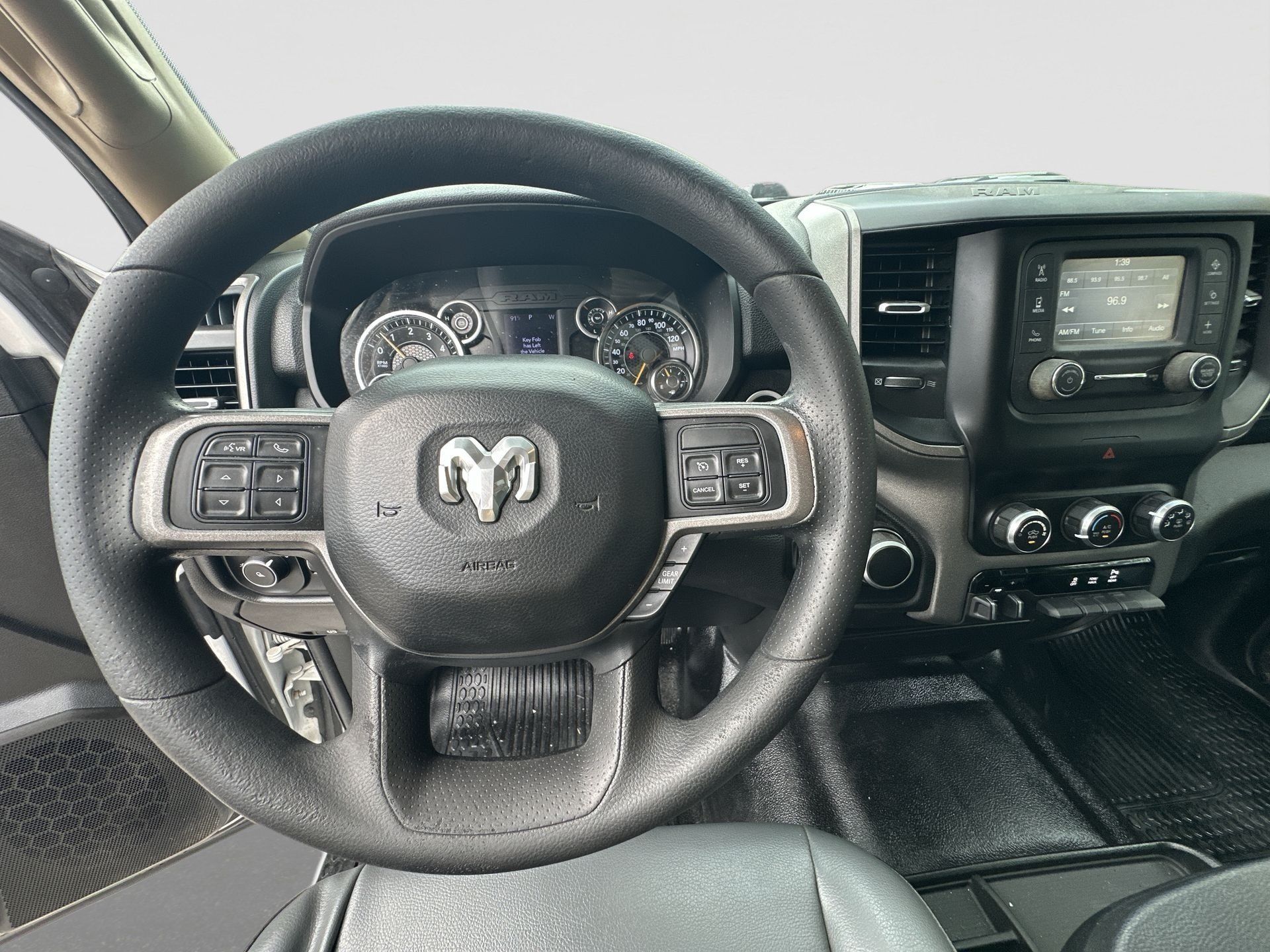 Used 2020 RAM 2500 Tradesman w/ Chrome Appearance Group RWD image 11