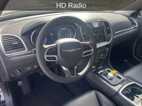 Used 2022 Chrysler 300 Touring L image 13