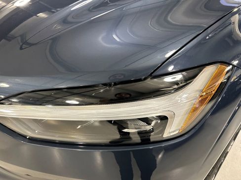 Certified 2025 Volvo XC60 B5 Ultra AWD/4WD image 7