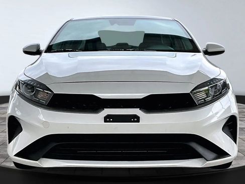 Used 2023 Kia Forte LXS image 2