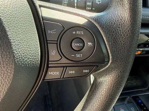 Used 2025 Toyota RAV4 XLE AWD/4WD image 21