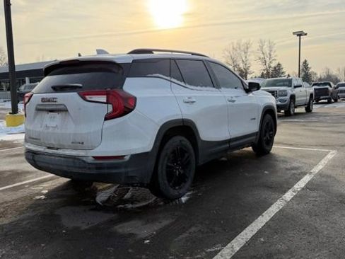 Used 2022 GMC Terrain AT4 image 9