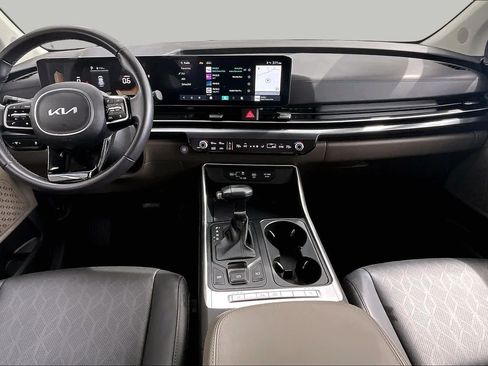 Used 2025 Kia Carnival FWD image 15