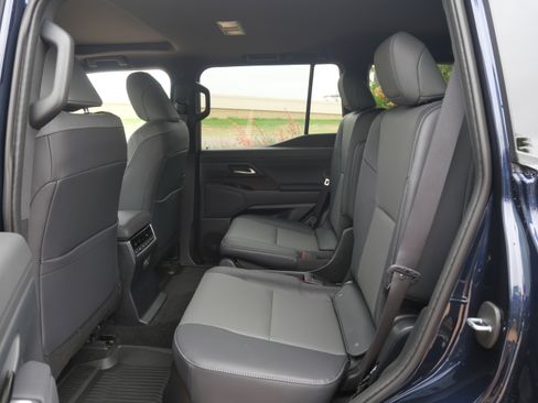 Used 2025 Lexus GX 550 image 9