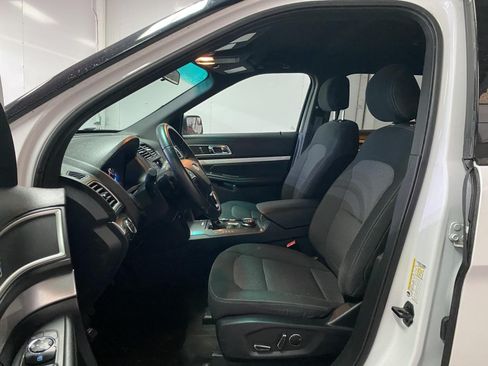 Used 2017 Ford Explorer XLT AWD/4WD image 21