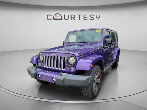 Used 2017 Jeep Wrangler Unlimited Sahara AWD/4WD image 5