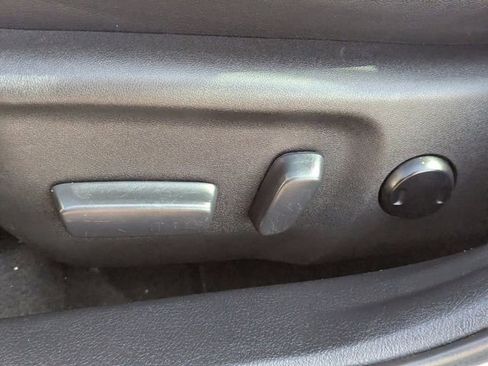 Used 2017 Toyota Camry SE image 23