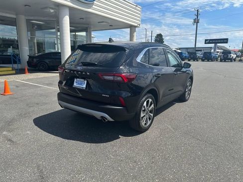 Certified 2025 Ford Escape Platinum AWD/4WD image 2