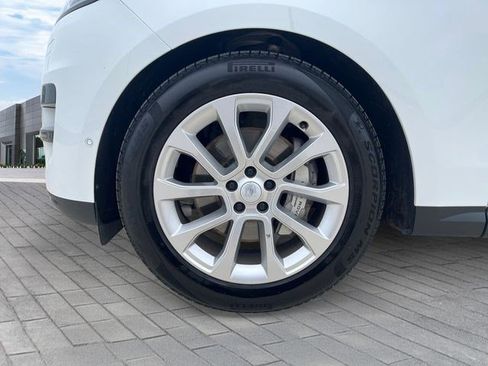 Used 2025 Land Rover Range Rover Sport SE AWD/4WD image 9