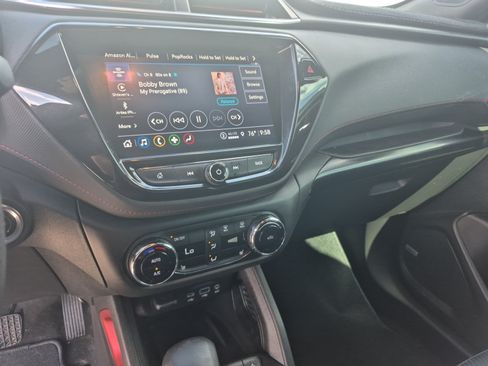 Used 2022 Chevrolet TrailBlazer RS w/ Sun and Liftgate Package FWD image 11