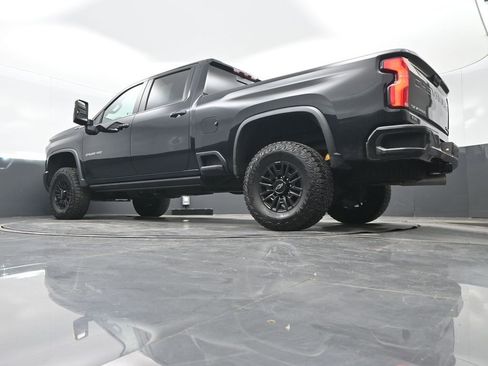 Used 2024 Chevrolet Silverado 2500 ZR2 w/ Technology Package image 28