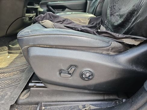 Used 2022 Chrysler Pacifica Touring-L w/ S Appearance Package FWD image 12