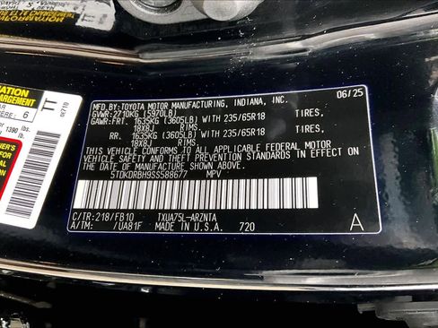 Used 2025 Toyota Highlander LE AWD/4WD image 33