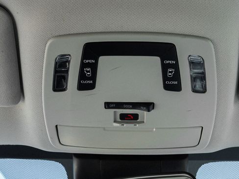 Used 2023 Toyota Sienna LE AWD/4WD image 31