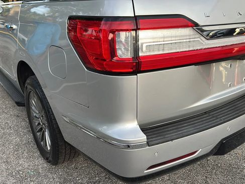 Used 2018 Lincoln Navigator Premiere AWD/4WD image 43