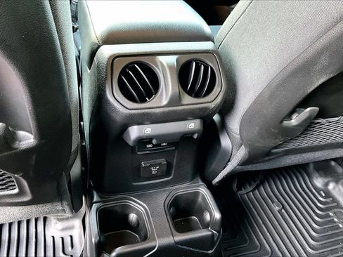 Used 2024 Jeep Wrangler Unlimited Rubicon w/ Technology Group AWD/4WD image 15