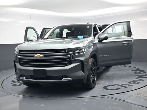 Certified 2024 Chevrolet Suburban LT w/ Luxury Package image 20