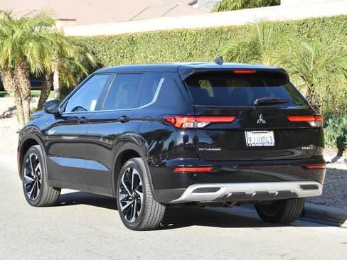 Used 2023 Mitsubishi Outlander SE image 28