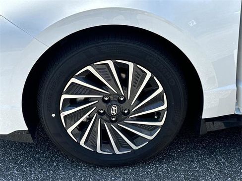 New 2025 Hyundai Sonata SEL image 11