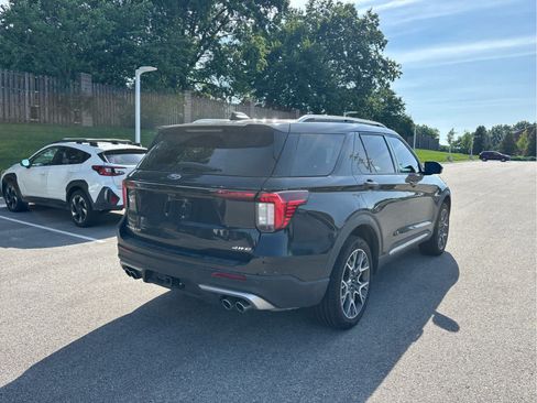Used 2025 Ford Explorer Platinum w/ Ultimate Package AWD/4WD image 4