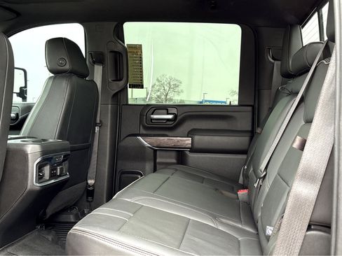 Used 2021 Chevrolet Silverado 2500 High Country w/ Technology Package image 18