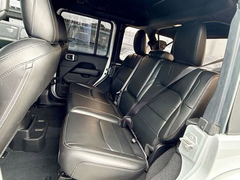 Used 2022 Jeep Wrangler Unlimited Sahara image 28