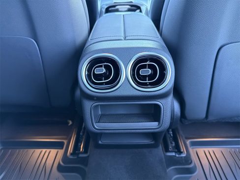 New 2025 Mercedes-Benz GLC 300 4MATIC image 23