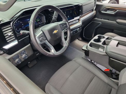 Used 2023 Chevrolet Silverado 1500 LT RWD image 3