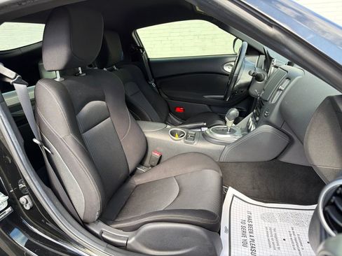 Used 2020 Nissan 370Z Coupe RWD image 10