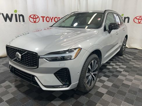 Used 2025 Volvo XC60 B5 Plus image 3