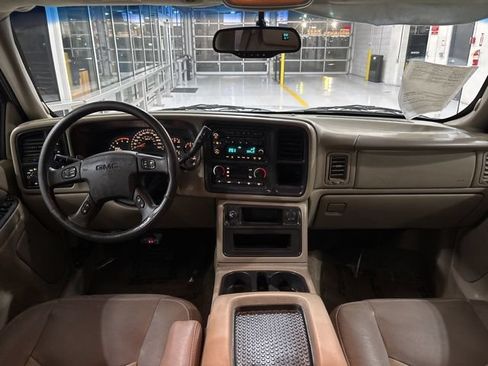 Used 2004 GMC Sierra 2500 SLT w/ Heavy-Duty Power Package AWD/4WD image 10