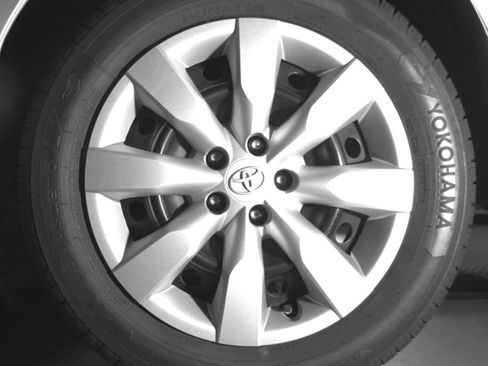 Used 2016 Toyota Corolla LE FWD image 14