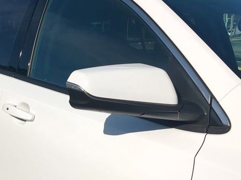 Used 2024 GMC Terrain SLT image 12