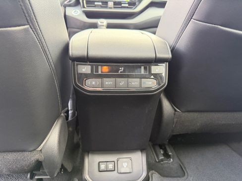 Used 2021 Toyota Highlander Platinum AWD/4WD image 30