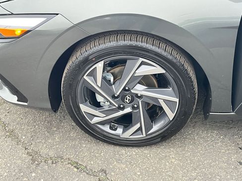 Used 2025 Hyundai Elantra SEL image 28