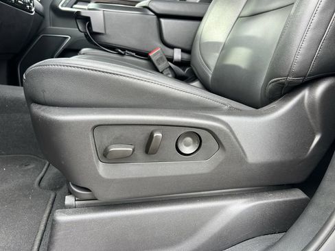 Used 2025 GMC Sierra 1500 SLT image 13