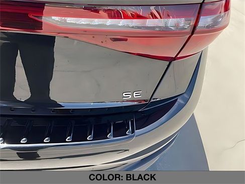 Used 2025 Volkswagen Jetta SE w/ Sunroof Package image 9