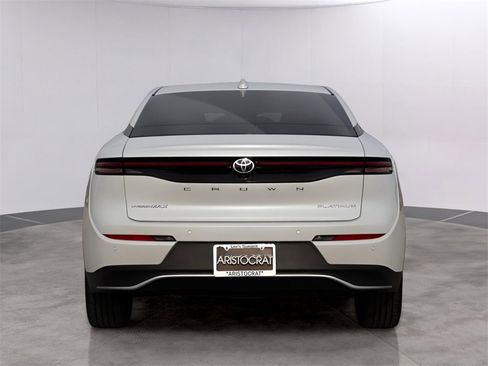 Used 2023 Toyota Crown Platinum image 6