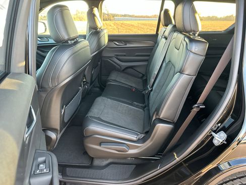 New 2025 Jeep Grand Cherokee L Altitude image 22