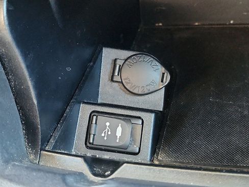 Used 2016 Toyota Camry SE image 25