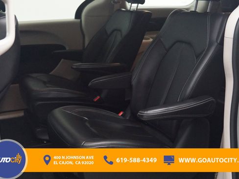 Used 2023 Chrysler Pacifica Touring-L FWD image 14