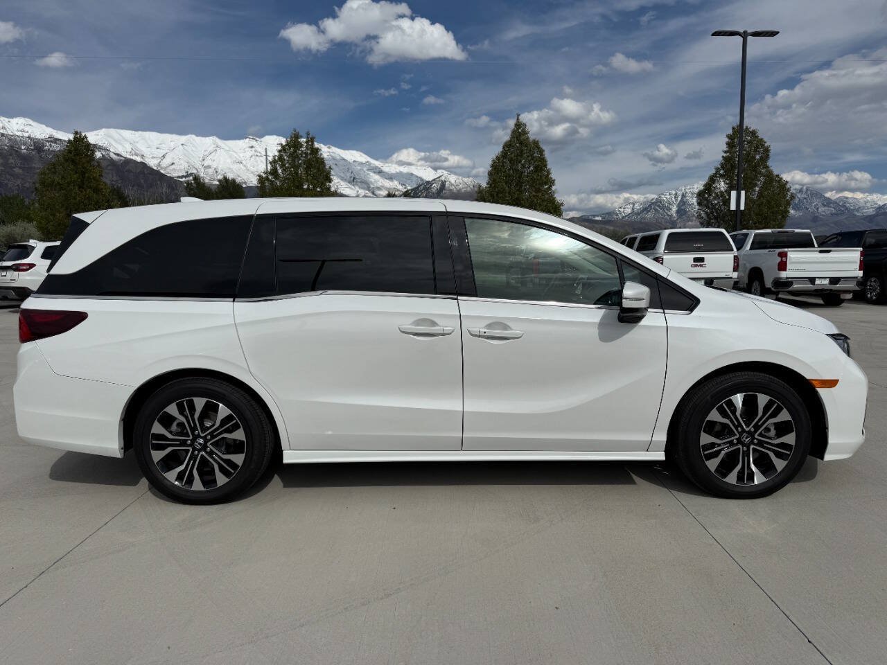 Used 2026 Honda Odyssey Elite image 2