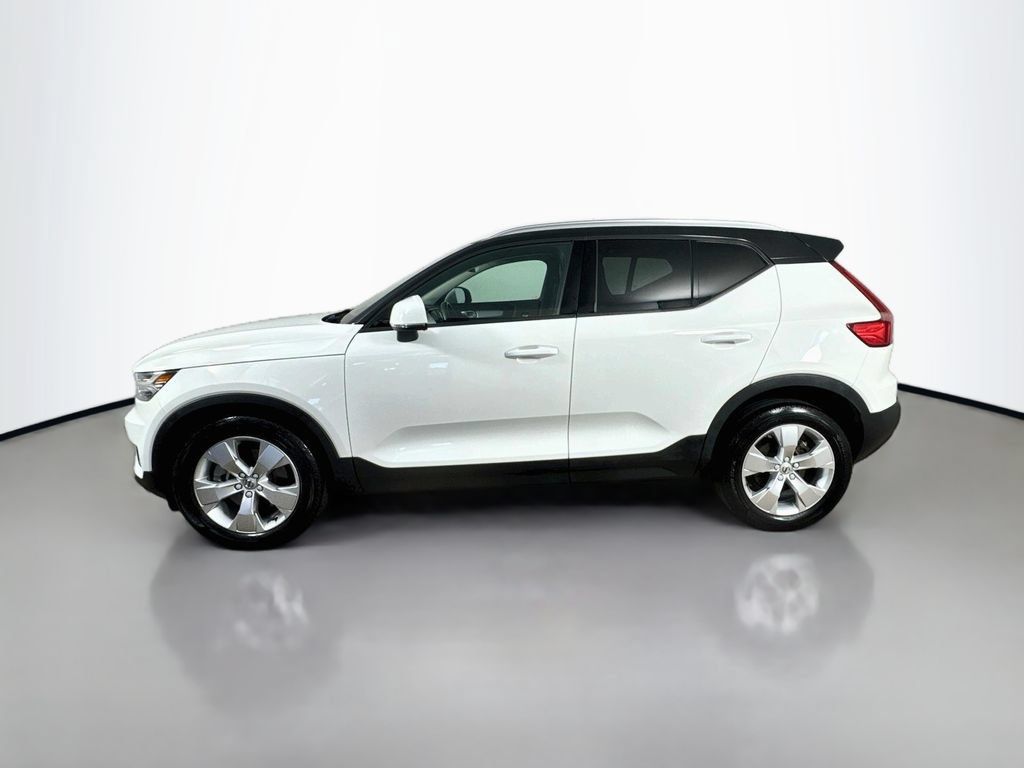 Used 2020 Volvo XC40 T5 Momentum w/ Protection Package AWD/4WD image 4